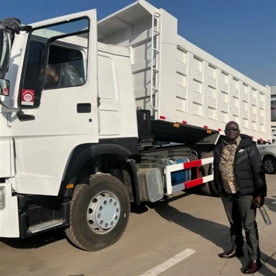 Cliente da África visitou empresa e fechou acordo de cooperação em caminhões.